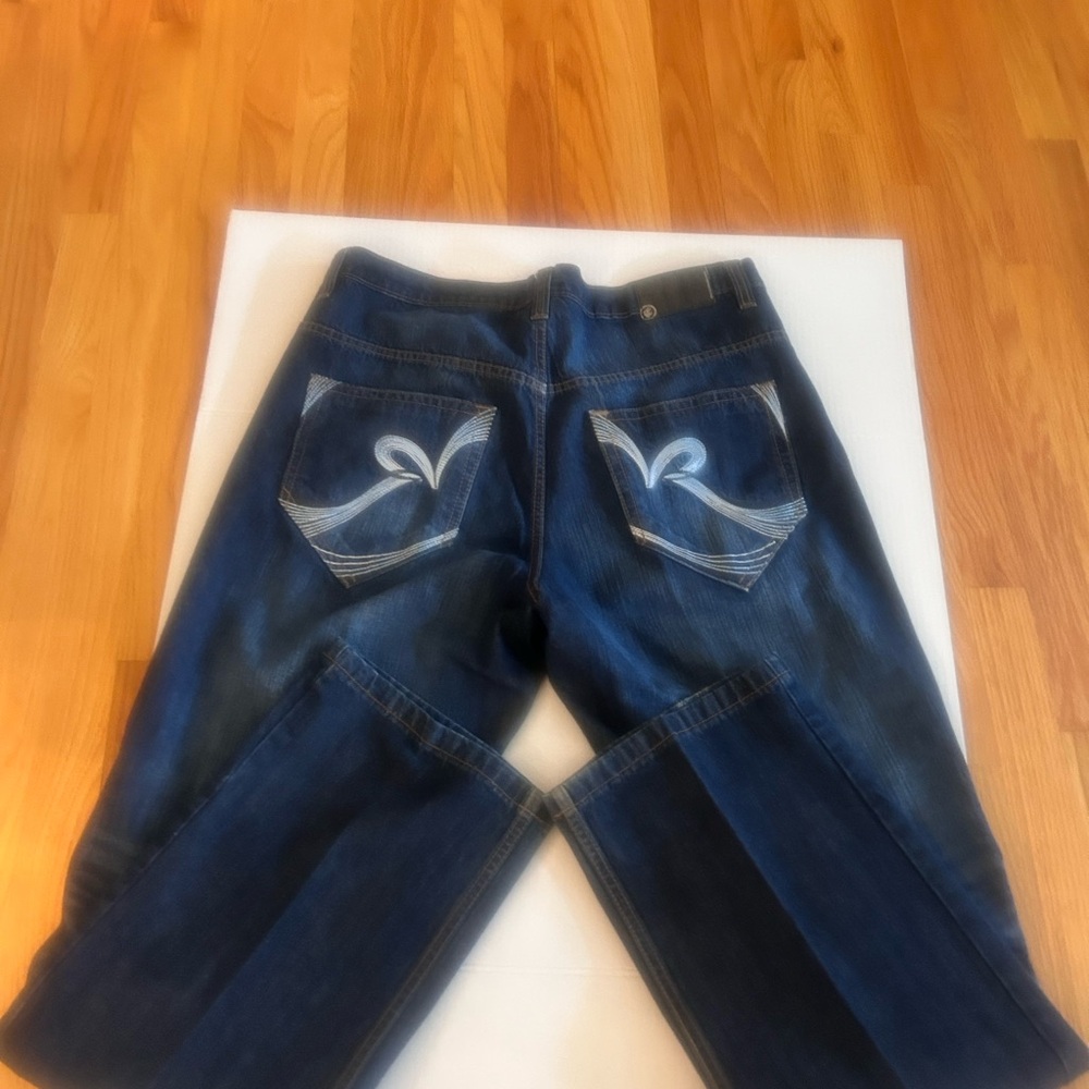 Rocawear men’s Blue Jeans inseam 33